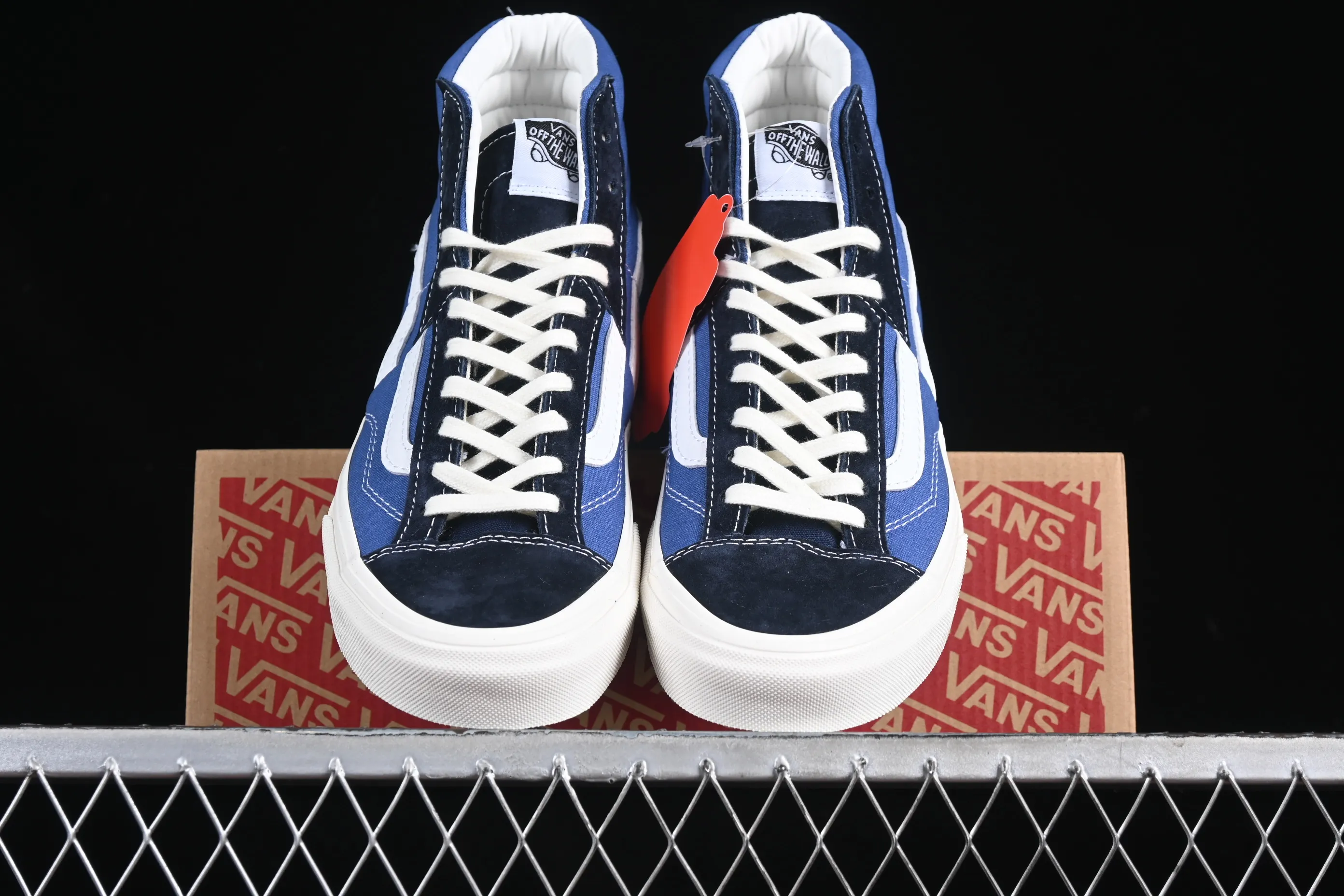 All categories Vans Vans series Vans Hi Vans high-top Vans Clash The Wall Vans fashion high-top casual sneakers VN000CNSN01